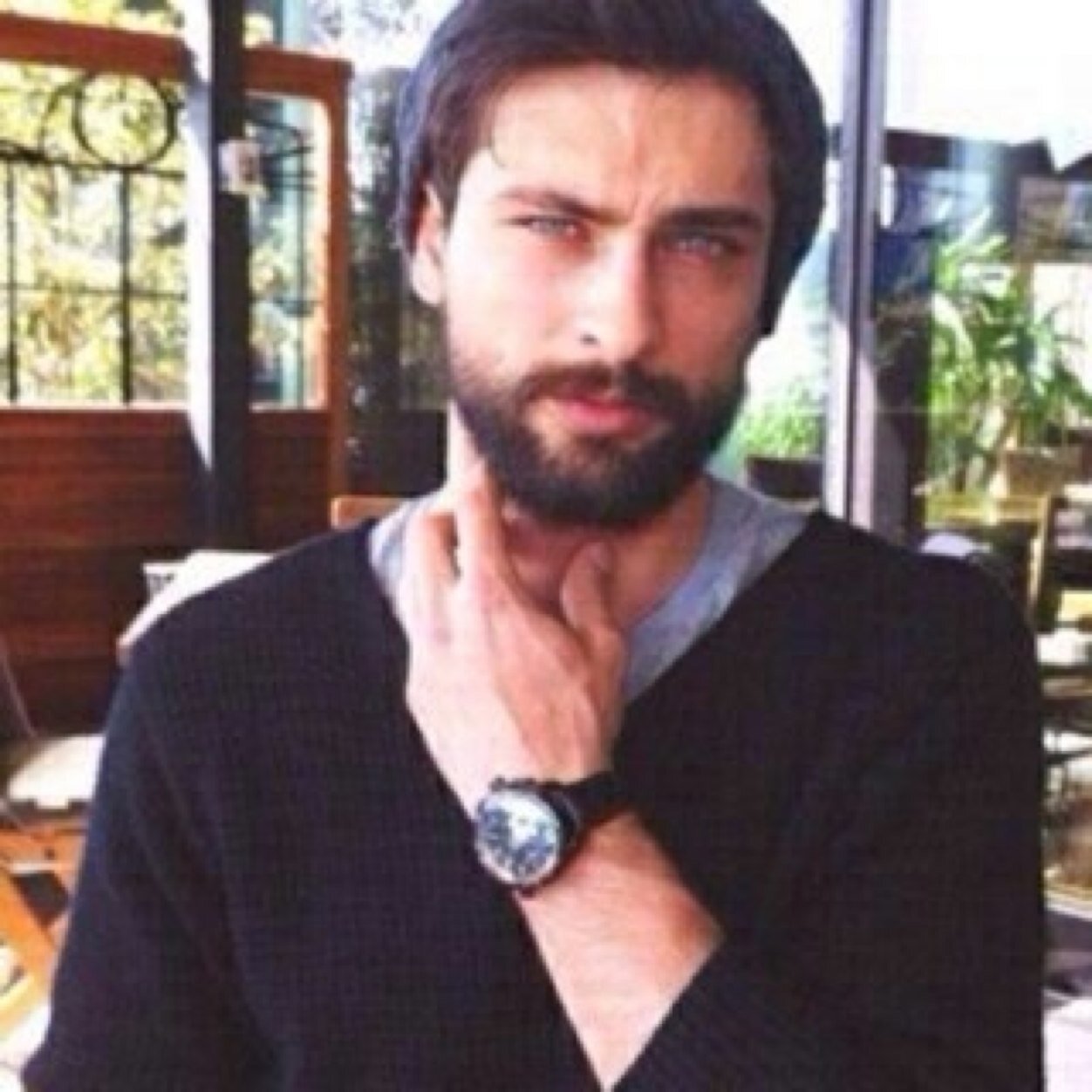 Raheb121's profile picture. “ و مَا الدُنيَا سِوىْ مَتاعٌ ، نَجريْ ورَاءهَا عَبثًا و لنْ تَبقى! و لنْ نَبقىْ فَ ليتّ قلُوبنَا تُدرِك .