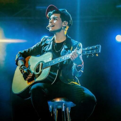 dejate llevar x los sueños q imposible solo sea una palabra.@AbrahamMateoMus es mi vida . mi sueño es ser cantante. dando guerra desde 1998. ~Abrahamer~ AM :)