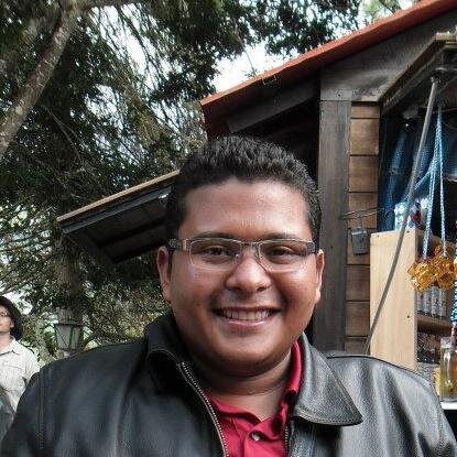 Lcdo. en Administración, graduado de la UMA, fanatico de la tecnologia y mercados bursatiles, creador del hashtag #carachana , me fascina @meryannlucia