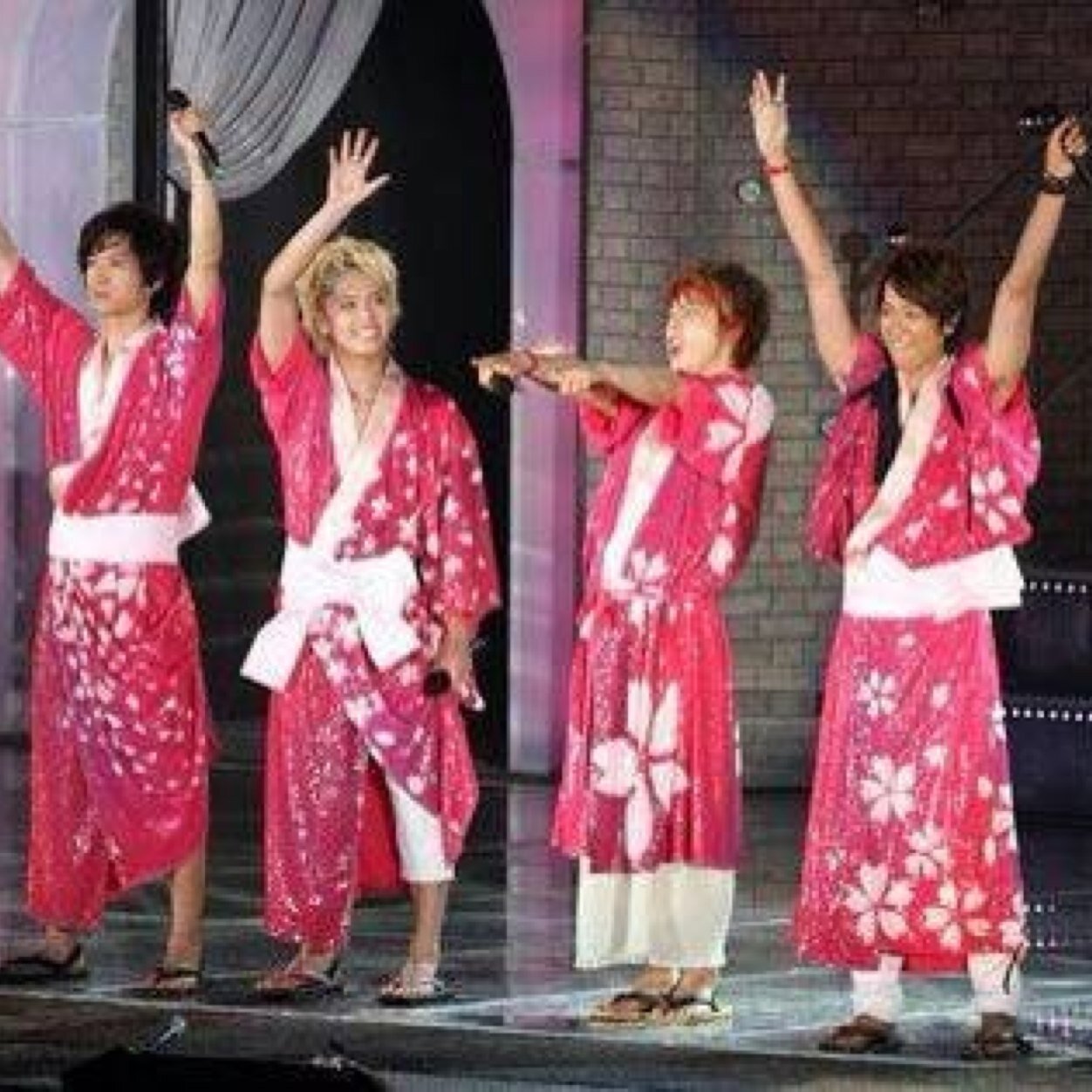 四六時中NEWSが大好きなしーちゃんです( ´ ▽ ` )ﾉ NEWSもすきだけど、NEWSナリ声真似雰囲気マネさん、CASのれおくんたまに松田聖子ちゃん、葉山潤奈ちゃん♡桐谷美玲、片平里奈、YUI、chay、住岡梨奈が大好き テラハ、ファーストクラスが特に好きなガールだよ( ´ ▽ ` )ﾉ みんな仲良くしてね‼