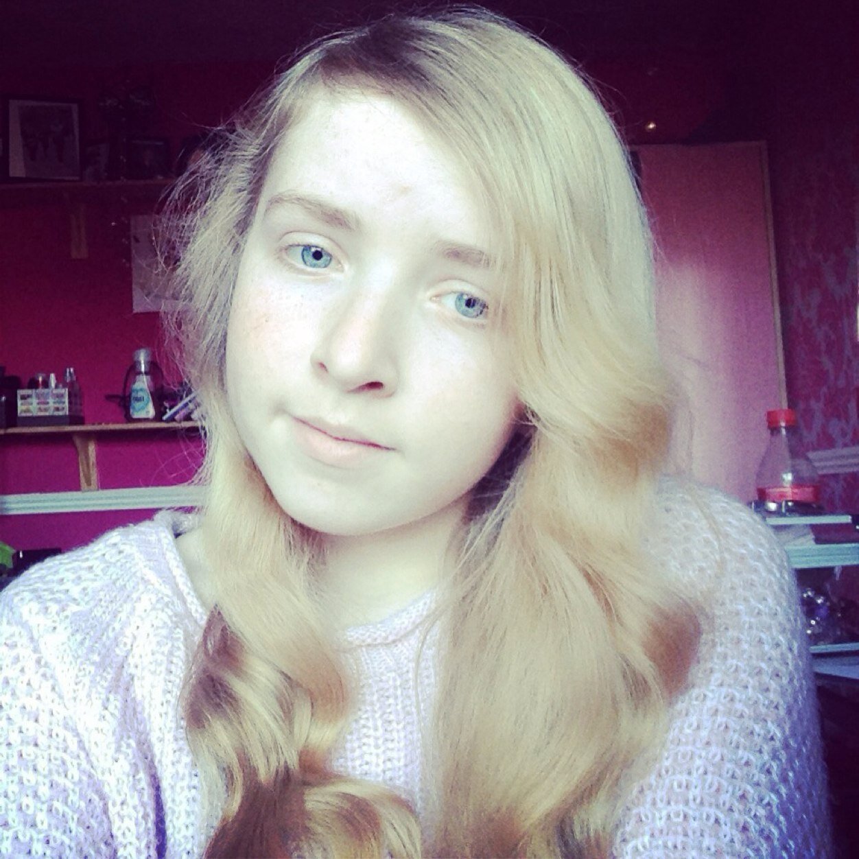 Hey im Kayleigh i think you should follow me and i follow back :) i like to go on my xbox and my bestfriend is Sophie
