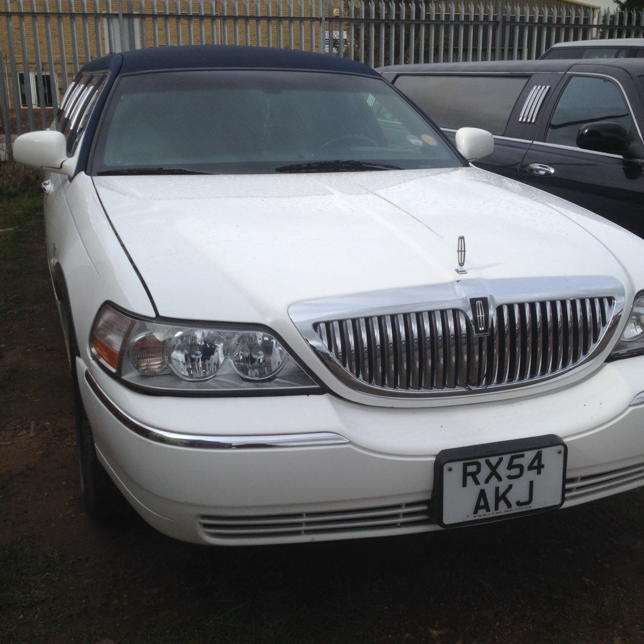 twinwheel905's profile picture. Twin wheel limousine service covering Essex and London, Professional and Friendly service,
01708 555549, 07930101610 
Arrive in Style....................