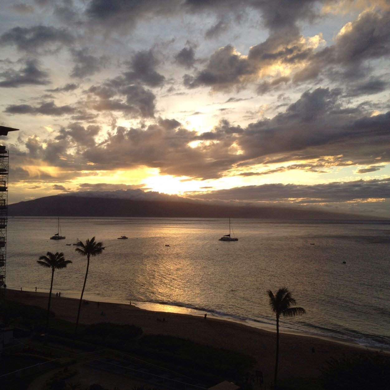 A Travellers guide to the Hawaiian Islands.