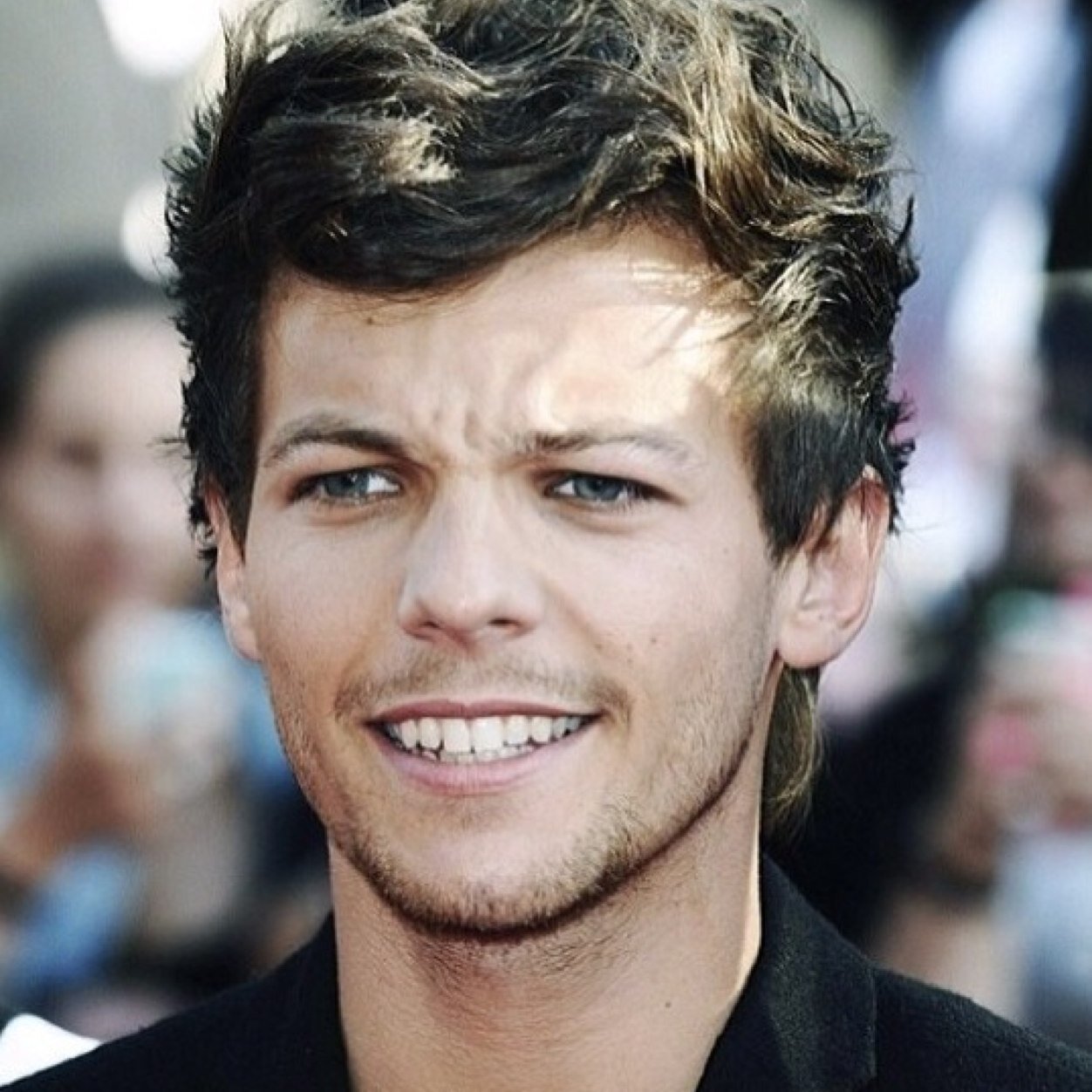 please follow @niallzgalaxy she follows back allllllll