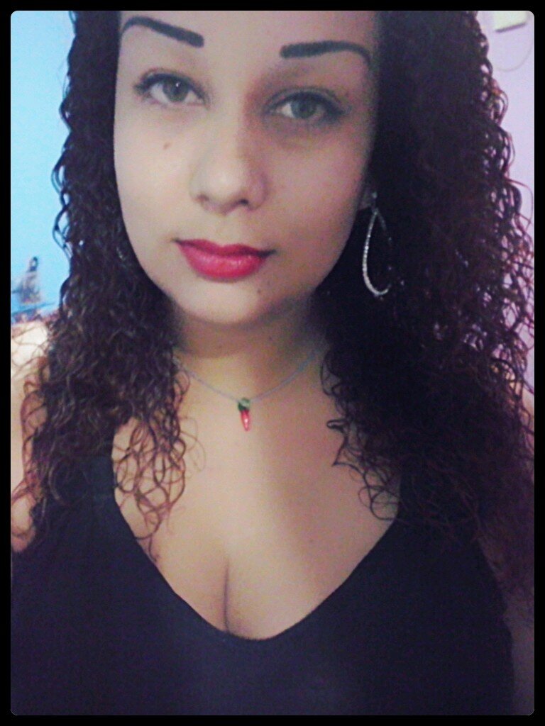 ' 22anos,Libriana,Flamenguista com muito orgulho ,Acadêmica d ADM..   Mãe de uma princesa, SOPHIA LOUISE