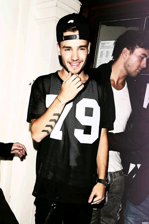 here's a free follow for you ♥ dont follow me just follow @ainhoamarti_ or I will unfollow you as her for a follow back