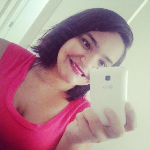 Mayara, 17 anos, capricorniana, solteira, simpática e apaixonadissíma por @rockrestart e @pelanzarestart *-*