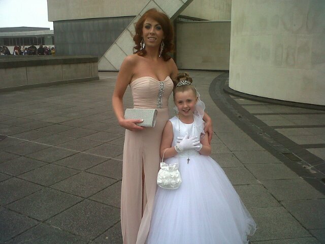 Newly qualified hairdresser level2 an 3 ready to start my new career just need a job !