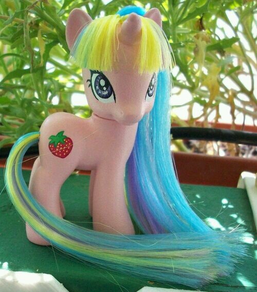 im a pony that love everone;-) saddly im getting blocked bu someone! my firends: cludy and biscotti;-) my real are @mlpstarfire and @mlptruttifutti!