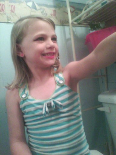 Amazing little sister of @JaydaMarie25 and just wants to be apart of the 5Sos Fam and Directioners. i follow back.