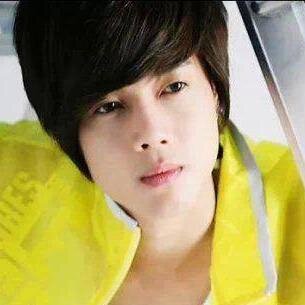 olas soy tania y me encanta kim hyun joong,el k-poper,y korea