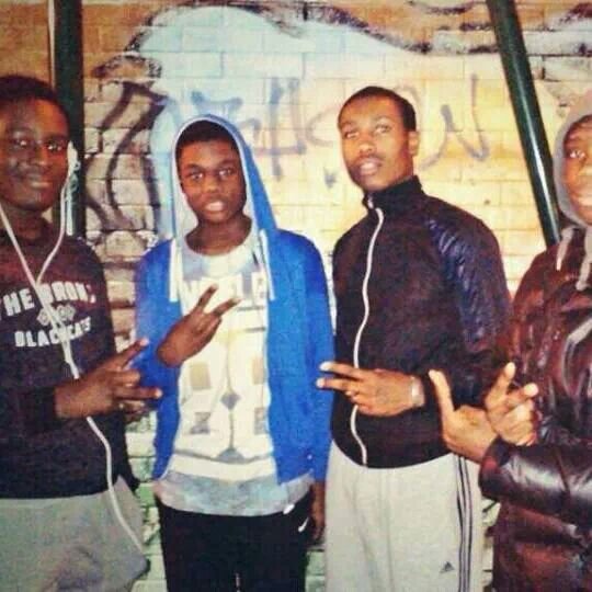 YG_Blackoss's profile picture. #Team91 #BrazzaHoodien BeatMaker  @KevinBlaackstar Second Compte 1m81 75kg - Maitre Boxeur - Shichibukai comme Law