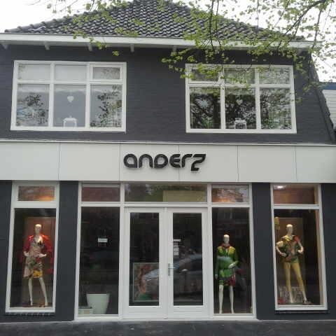 Leuke trendy damesmodezaak met snel wisselende collectie. Merken o.a. Tramontana, Geisha, Enjoy, Zizo, Red Button, Esqualo, Mavi, Juffrouw Jansen, Helena Hart.
