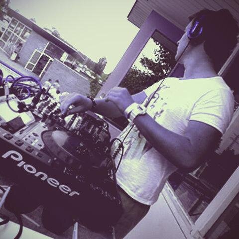 Young DJ from Amstelveen Holland ! follow me for party updates and the latest mixtapes and productions, Bookingen joelpieterse@jongerenraadborsele.nl