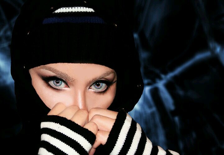 ‏‏..



 آستخدم ابتسامتك لتغيير الحياة ، لكن لا تدع الحياة تغير ابتسامتك ~o)