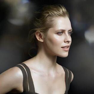 artistryausnz's profile picture. The official Twitter account for ARTISTRY™. Our brand is among the world's top five, largest selling prestige brands of facial skin care and colour cosmetics.