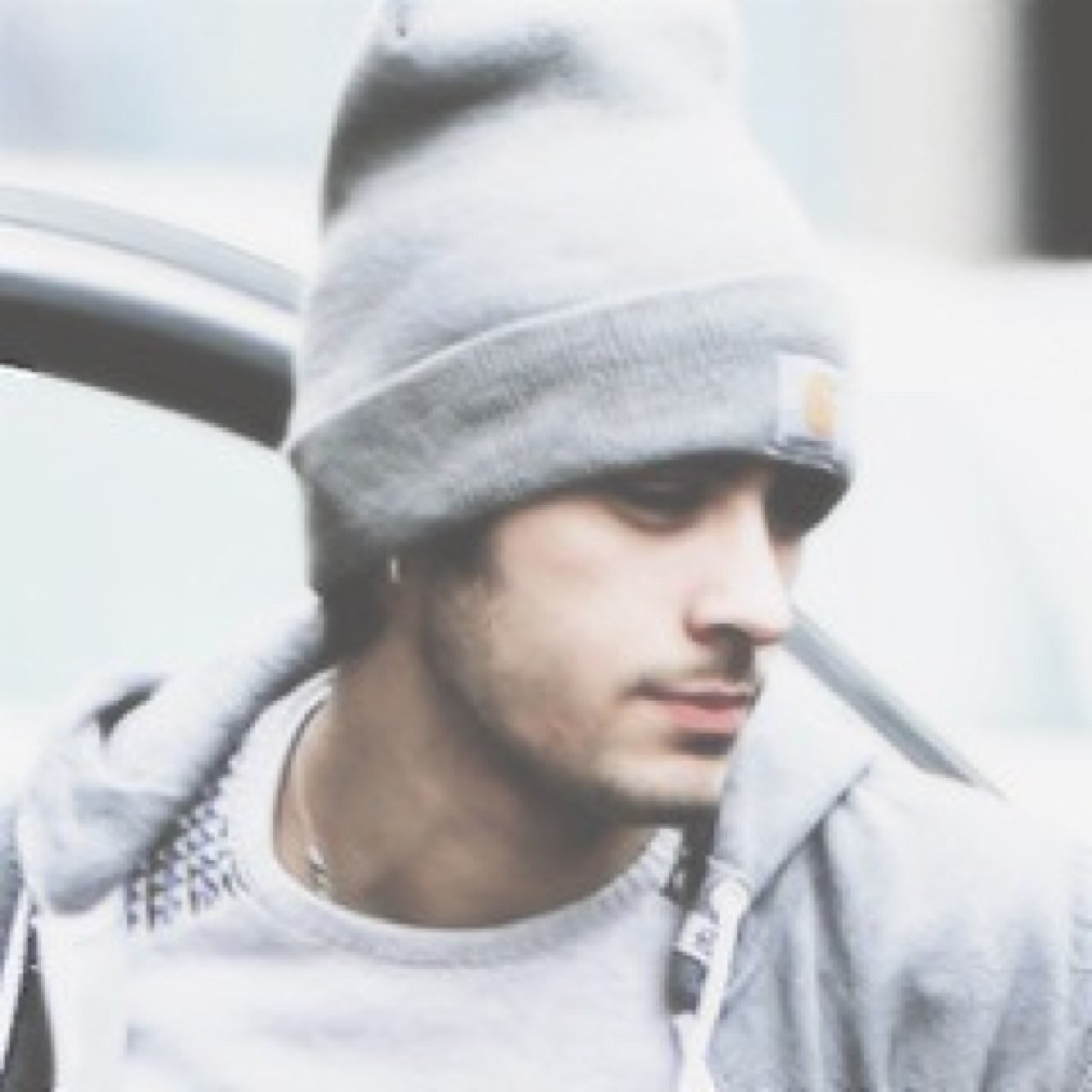 FOLLOW @QTZERRIE