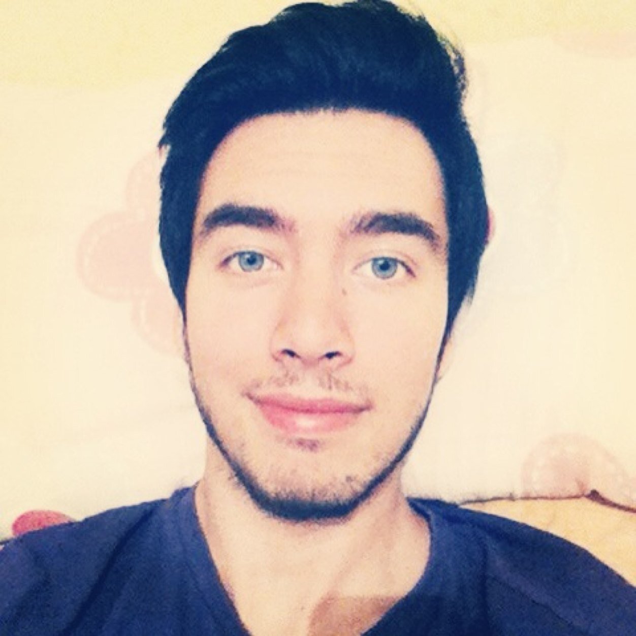 !Hi! My name is Lightning ✌️ 16 years old and lives in Chile #ITWEETEVERYDAYBITCHES Follow For Follow