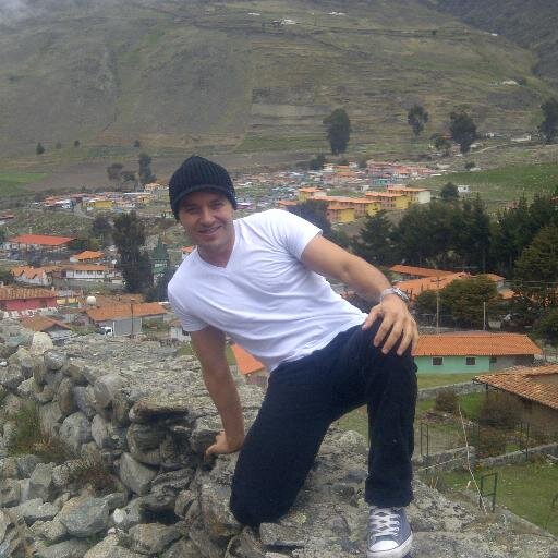 Venezolano, Abogado.