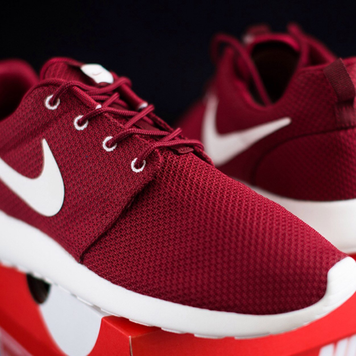 nike roshe burgundy