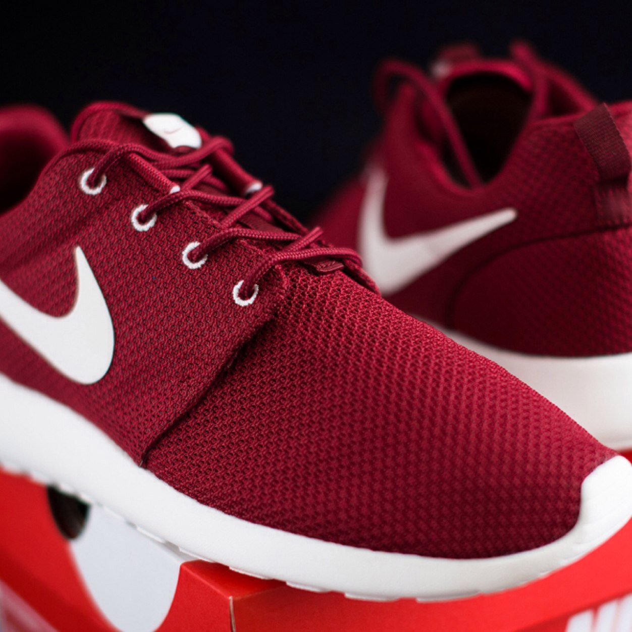 maroon roshe runs