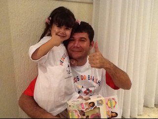Feliz , simplesmente assim.