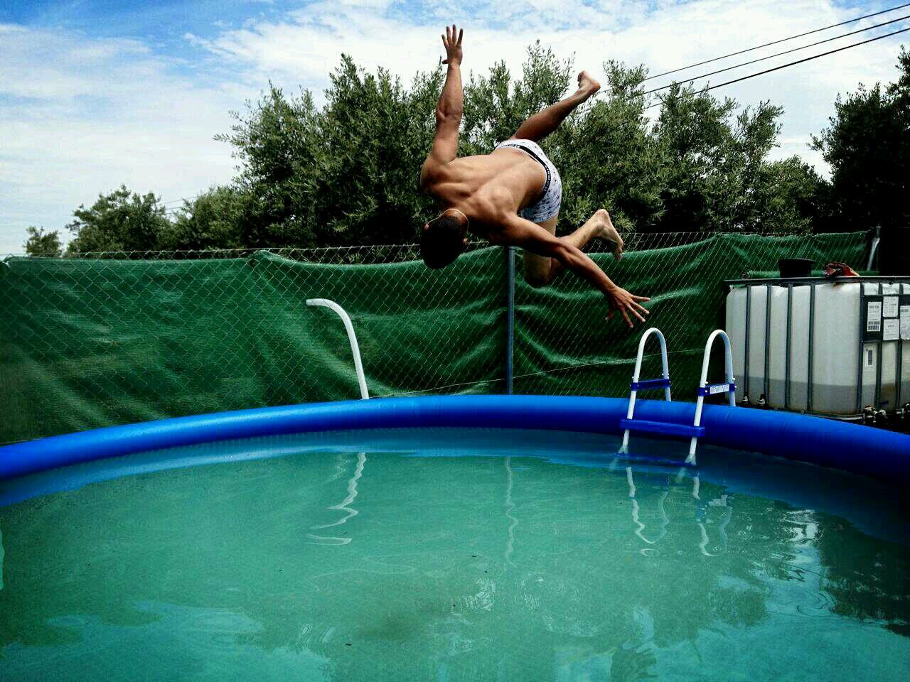 Solo hay un unico momento en el que debemos mirar atras en la vida, y es para ver lo lejos que emos llegado. ESSMT