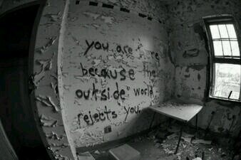 Je suis là.  -Cat. Deb. Izzy. Bri. Perry. Annie. Olive. Addie. Eddie. Sue. ♡