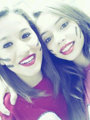 En pie de guerra desde el 99. Amiga de mis amigos, adicta al chocolate blanco. Sonríele a la vida y deja que lo haga ella. En mi mundo.  @SAts_cs 24