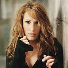 20. Cantante. Vengo a vivir una vida tranquila al pueblo. Espero conseguirlo. Mi pasión la música. Buscando el amor. Espero encontrarlo. Amable y sonriente.