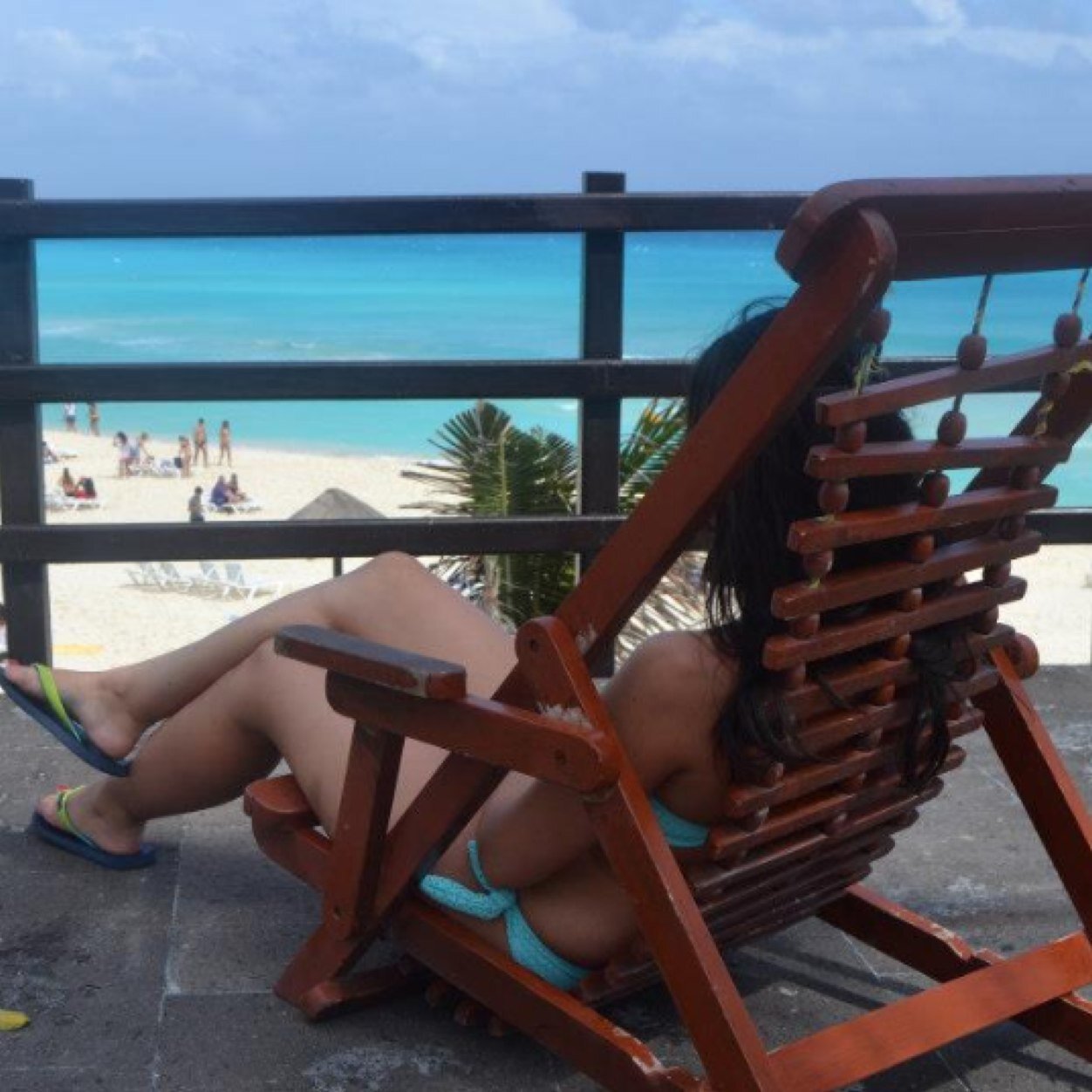 Elenalvarez91's profile picture. Y un día te despiertas y piensas: no hay que fiarse ni de la sombra de uno mismo