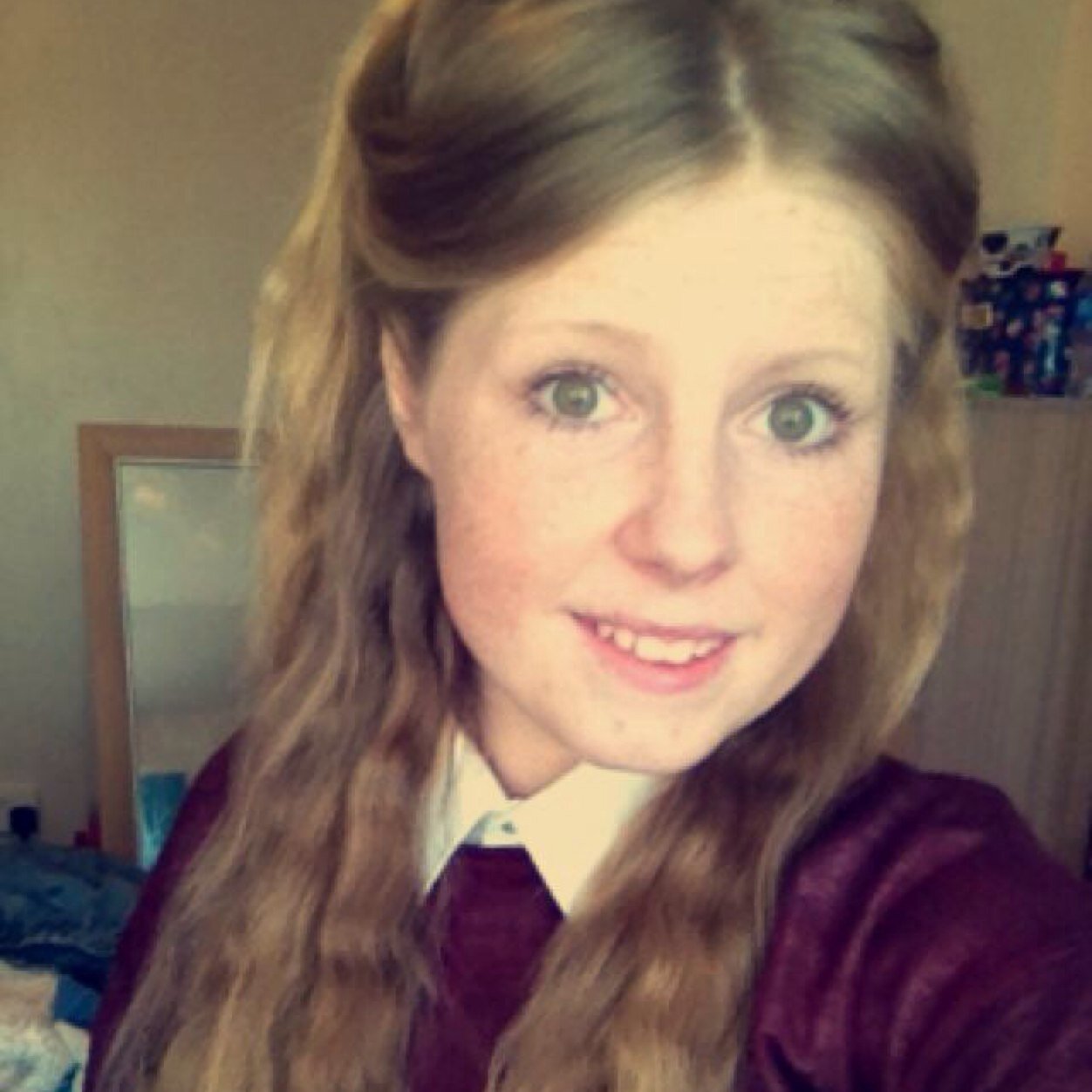 Hey ☺️ im 15 and live in the uk!! I love bethany mota, she is my idol