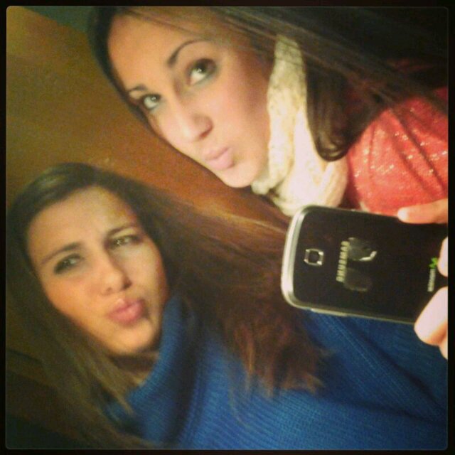 98...Prefiero sonreir sin motivo,que pasarme el dia triste por alguna razon...                    Yunquera ♥