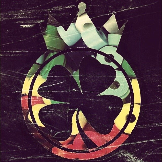 A DREAMS é uma marca criada do sonho dos seus idealizadores, tendo como base no lema: LIVE LONG TO DREAMS, que nada mais é que viver os sonhos.