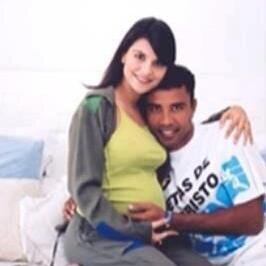Serva do Senhor, pastora, cantora, casada com Pr. Gilmar Santos, mãe de Nicolas e Maria Catherine.Membro da Com. Zona Sul.