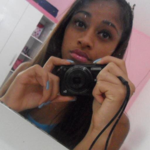 ;Não ligo que me olhem da cabeça aos pés..porque nunca farão minha cabeça e nunca chegarão aos meus pés. ...¹ :D