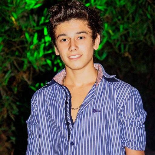 Somos Bernasconiistas desde que agus canto en soñando por cantar  es el mejor de todos, es hermoso! TE AMAMOS, seguimos!!!! #Aliados