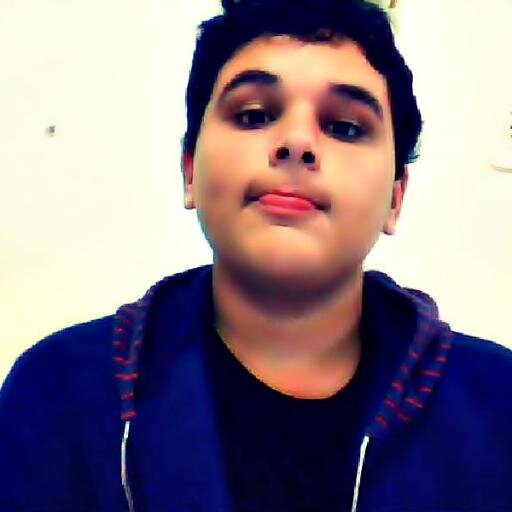 da_0ra's profile picture. A lua espera o sol na sala de estar.