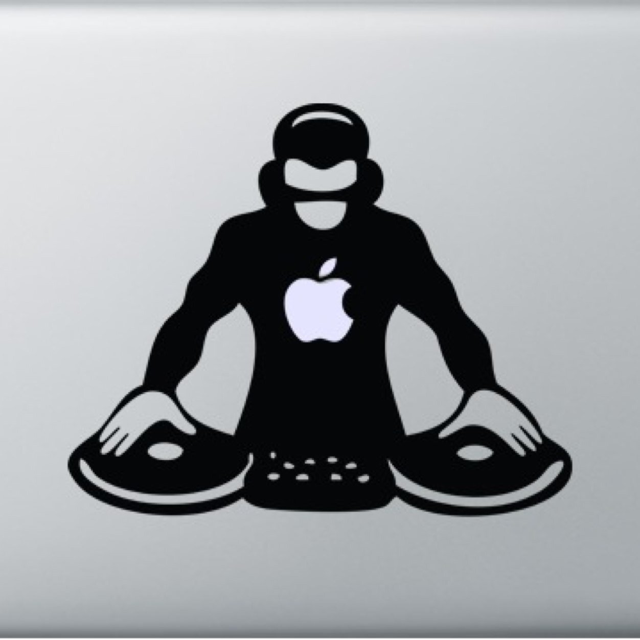 Music enthuiest and a lover of music production and Djing. Trying to live life to the maxx.