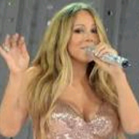 I love Mariah so Mariah carey please please follow me