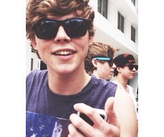 you can now tell everyone that your sunshine followed you, ps this is @harrydangbaby if you wanna give her a follow ily