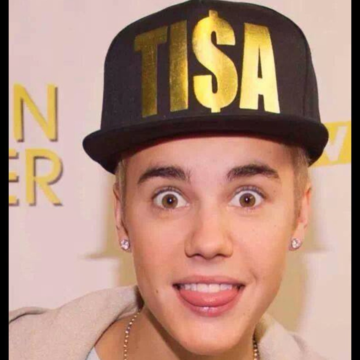 Were 2 girls who are INLOVE with Justin BieberFollow us on instagram at jazminandivettethebeliebersfollow us please well give u a shoutoutBizzle follow