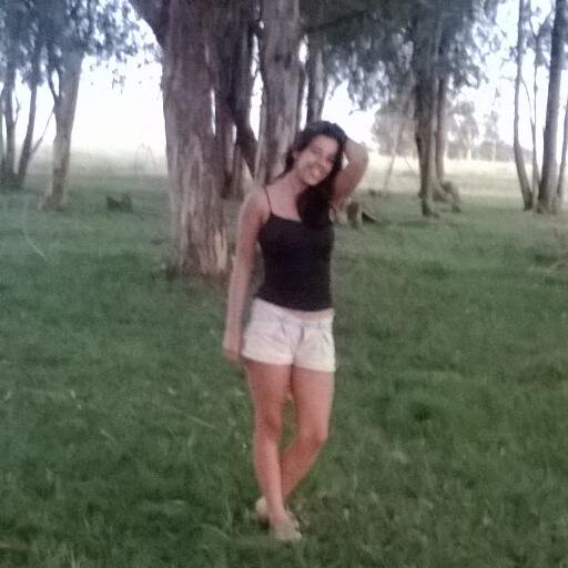 carolineteix_'s profile picture. perdi meu outro twitter, esse é o novo