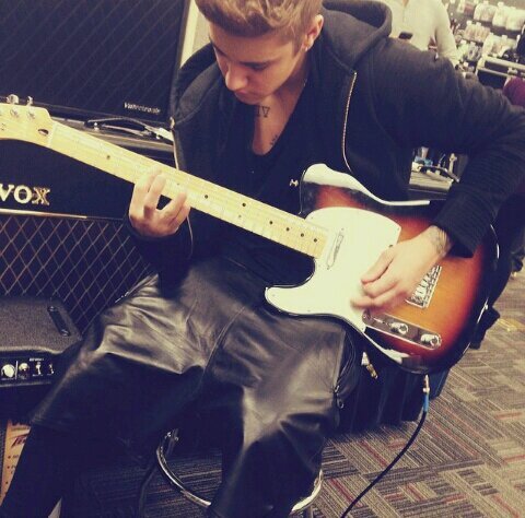 #justinbieber #mileycyrus #ddlovato #selenagomez MYS IDOLS FOREVER  I LOVE MUSIC♫ ¡BELIEBER FOREVER! LOVE INFINITY TO @justinbieber♡
