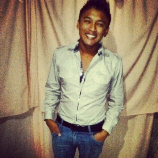 musica, futbol, diversion y una gran sonriza ese soy yo.