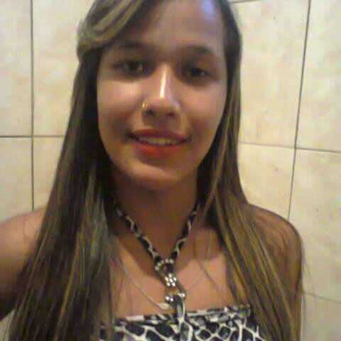 • 'Biografia {?}
Fala sério! Como vou resumir minha
vida aki no twitter?
;P