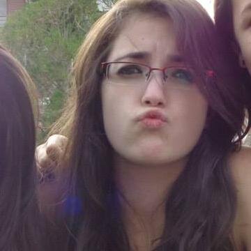 ValenChiapp's profile picture. El problema no es que mientas.. El problema es que te creo.. ♥