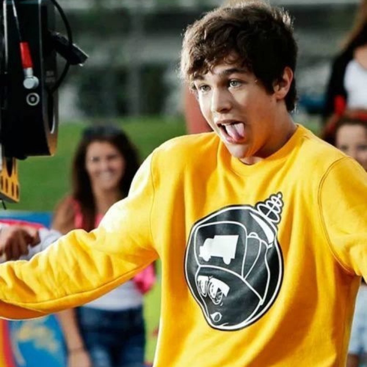 if you could follow @stylesjcmahone that would be great:) ask for a follow back!