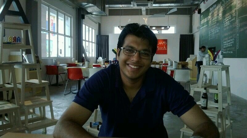 Corporate Lawyer. Manchester United Fan. Love tennis and badminton.
