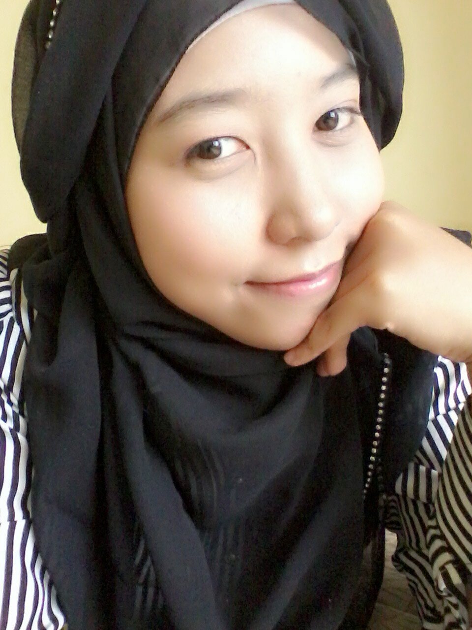 안녕하세요. 제 이름은 마리사입니다. 나는 인도네시아에서 왔습니다. 저는 23 살입니다. 지금 한극어를 공부하고 있습니다.만나서 반갑습니다. 

“Inspirit (인스피릿)”